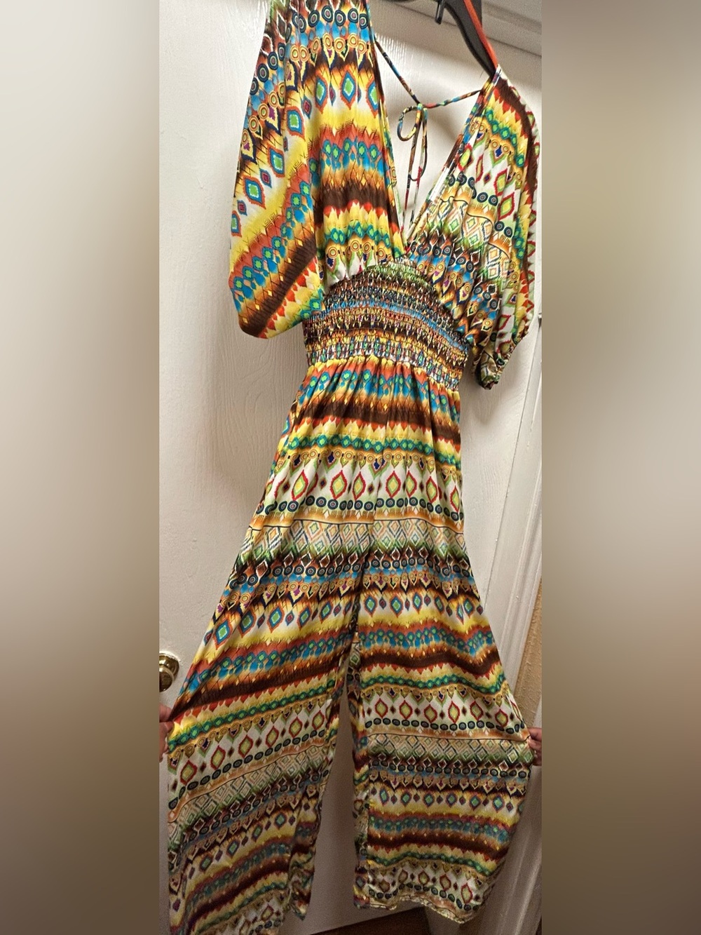Printed V-Neck Wide-Leg Jumpsuit in Multi colors - Picture 2 of 3